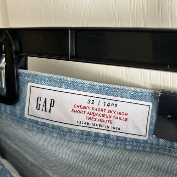 GAP Jean Shorts - Size 32 - NWT - Picture 5 of 5